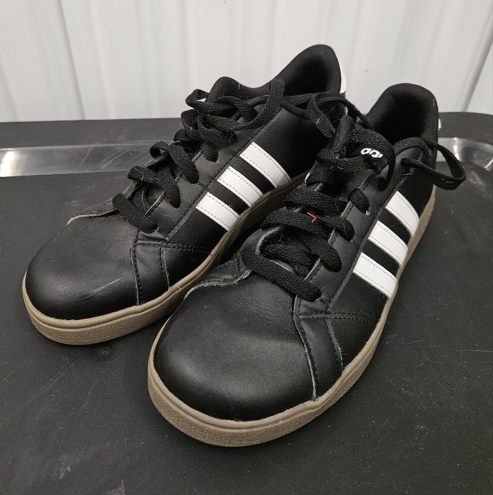 Adidas sz 5 1/2 Womens 7